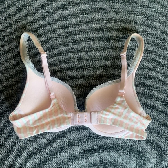 Victoria Secret Bra - Picture 2 of 3